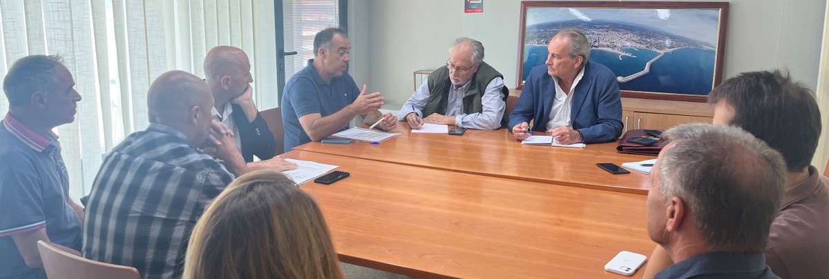 El conseller José Luis Aguirre se reúne con las cofradías de pescadores de Vinaròs, Benicarló y Burriana