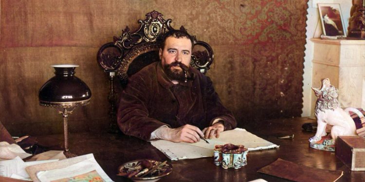 Vicente Blasco Ibáñez en su despacho
