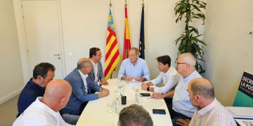 José Luis Aguirre, reunido con los representantes del sector de la alcachofa en el Baix Maestrat