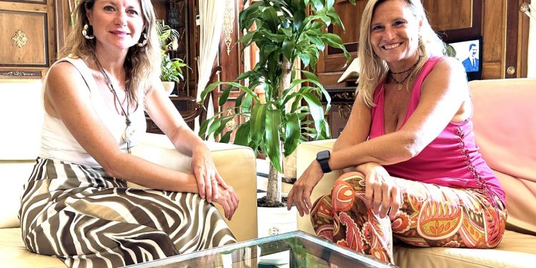 Reunión de Begoña Carrasco con Susana Fabregat