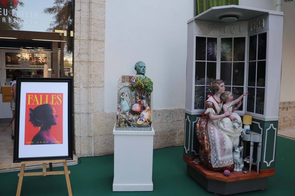 Entrega de los ninots indultats, el cartel oficial y el retrato de la Fallera Mayor de Valencia 2023 al Museo Fallero