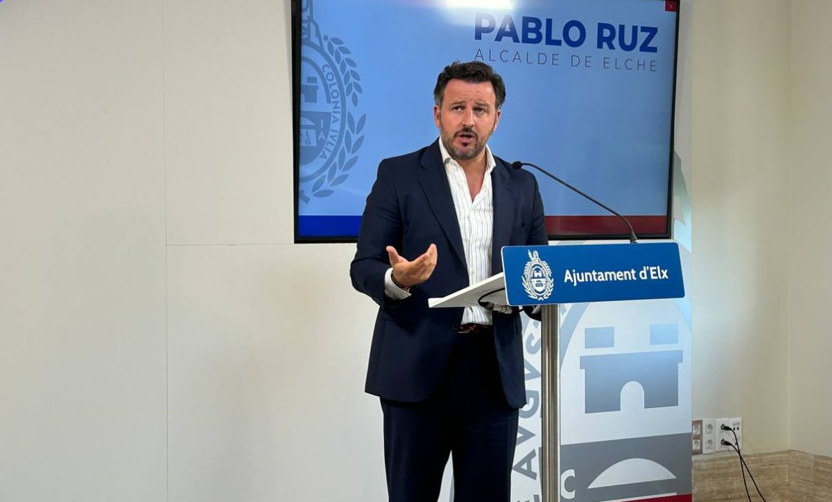 Pablo Ruiz, alcalde de Elche, comparece públicamente