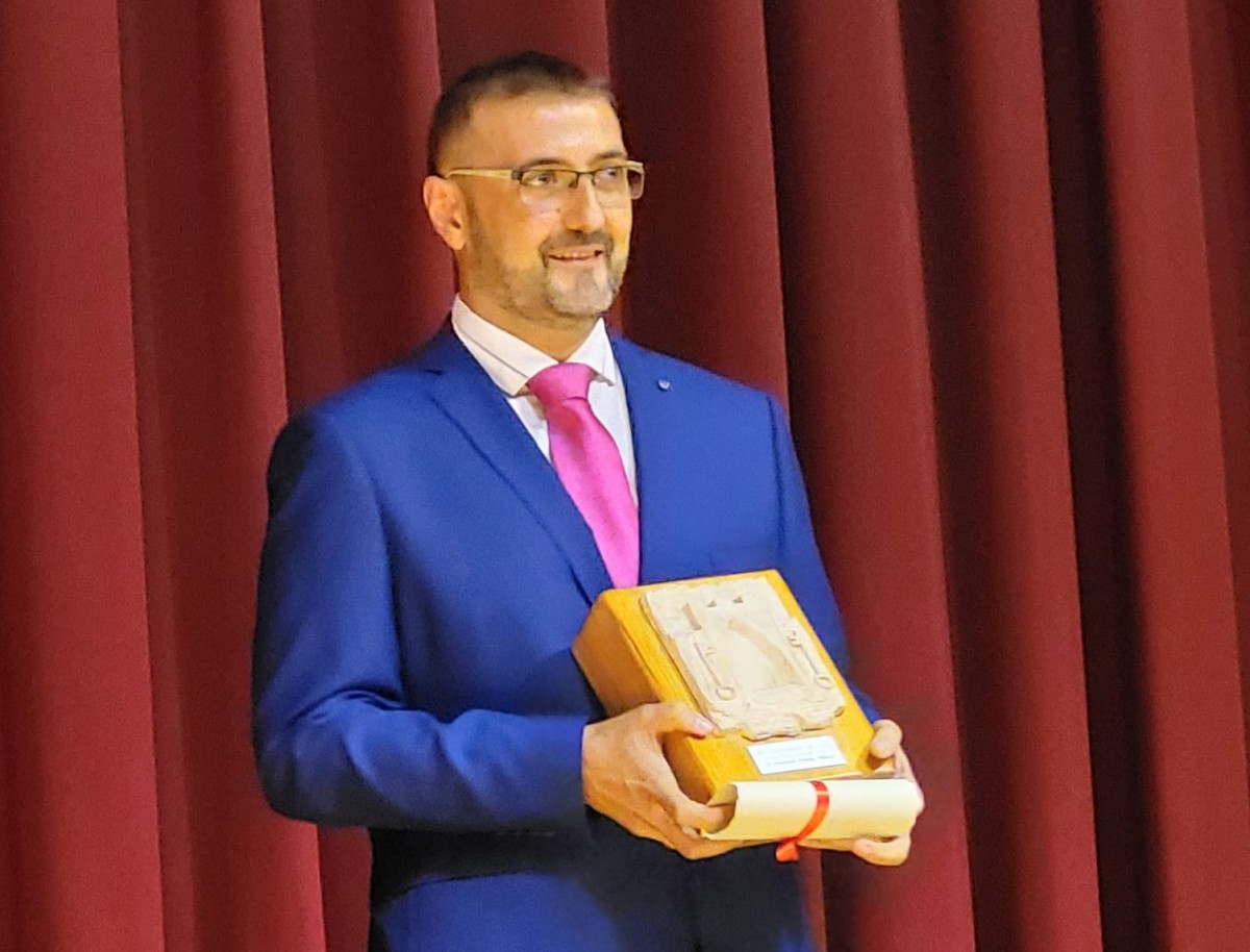 Cristóbal Piñeiro, premiado con el 9 de octubre Biar