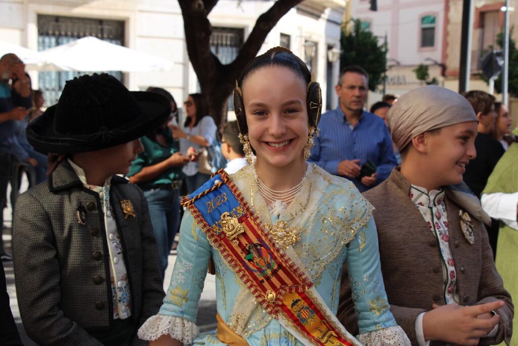 La Agrupación de Fallas Turia celebra el traslado de la Senyera entre
