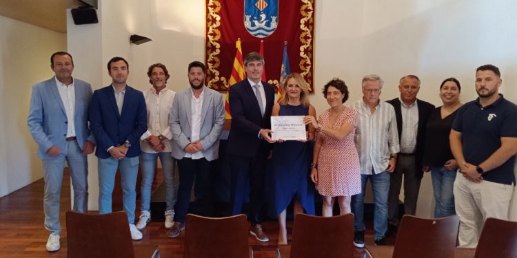 Nuria Montes lliura Marzos Zaragoza la distinció de municipi turístic de relleváncia