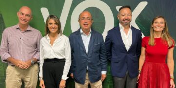 Gil Lázaro con los 4 concejales de Vox en el Ayuntamiento de Valencia