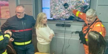 Natalia Enguix en el puesto de mando avanzado del incendio ubicado en Llocnou de Sant Jeroni