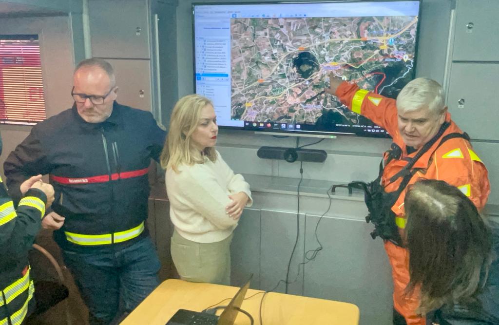 Natalia Enguix en el puesto de mando avanzado del incendio ubicado en Llocnou de Sant Jeroni