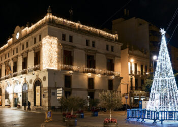 Ayuntamiento de Sagunto iluminado por Navidad