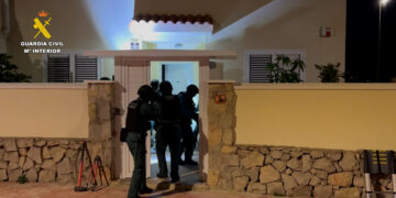 Entra y registro en una vivienda