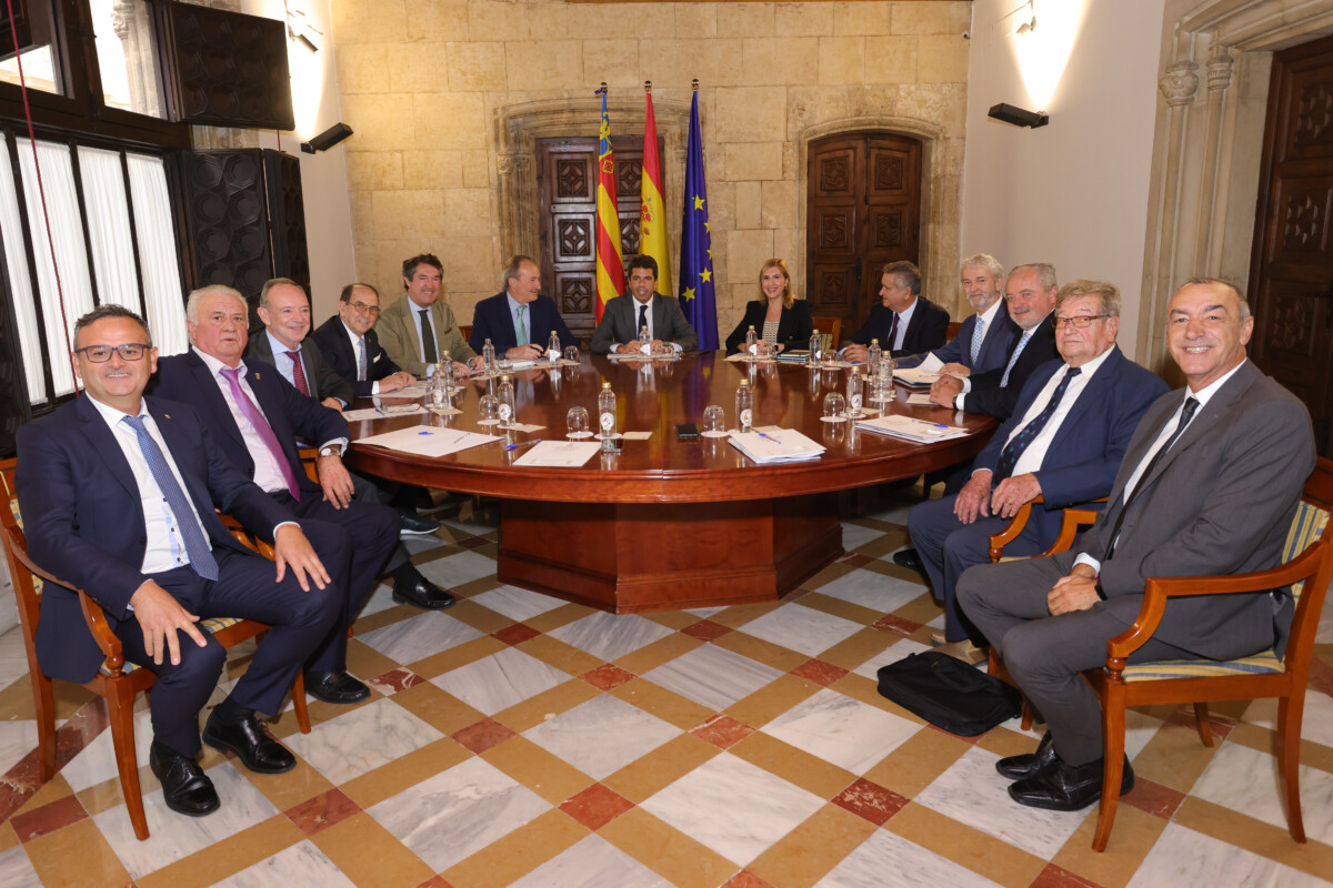 Reunión de Carlos Mazón con regantes