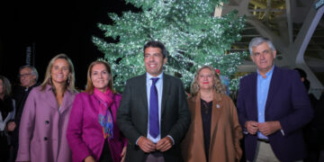 Carlos Mazón enciende la iluminación navideña de la Ciutat de les Arts i les Ciències