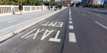 Carril EMT-Taxi del Puente de Aragón