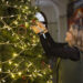 Marta Barrachina, con el árbol de Navidad del Palacio Provincial