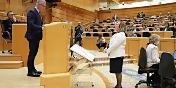 Feli Bondia en su toma de posesión como senadora