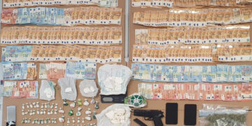 Dinero, drogas, armas y otros objetos intervenidos en los registros