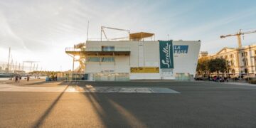 La Base del Alinghi en La Marina