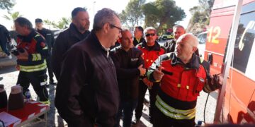 Toni Pérez visita el Puesto de Mando Avanzado del incendio de Altea