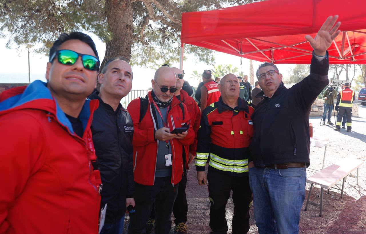 Toni Pérez visita el Puesto de Mando Avanzado del incendio de Altea