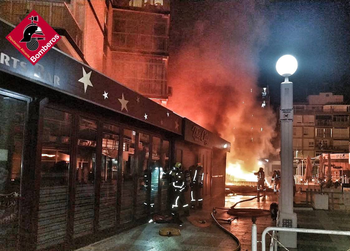 pavoroso incendio en un local de Benidorm