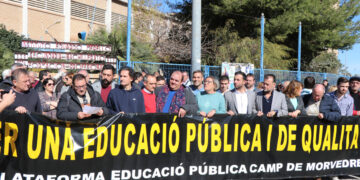 Concentración en Sagunto contra la paralización del Pla Edificant