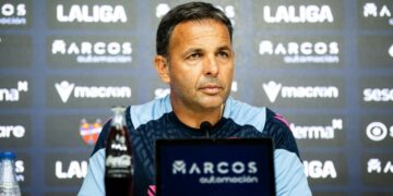 Javier Calleja, cesado como entrenador del Levante UD
