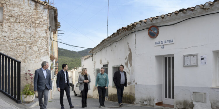Marta Barrachina, presidenta de la Diputación de Castellón, visitó Cirat