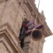 Subida de una de las 7 campanas en el campanario de los Santos Juanes