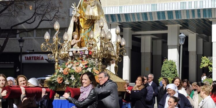 La Virgen de los Desamparados visita el barrio de la Trinidad