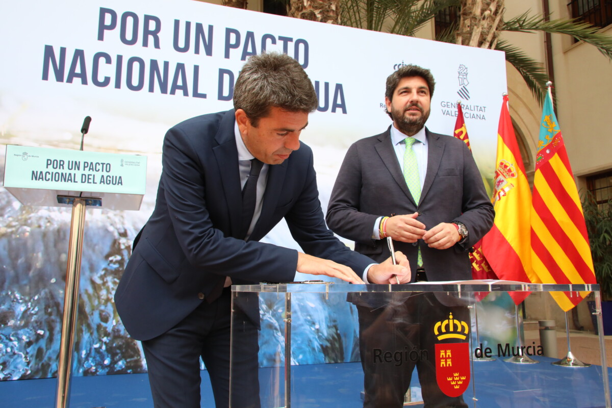 Carlos Mazón y el presidente de la Región de Murcia, Fernando López Miras, han firmado un manifiesto para exigir un Pacto Nacional del Agua