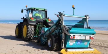 tractor limoieza playas Diputacion 2024