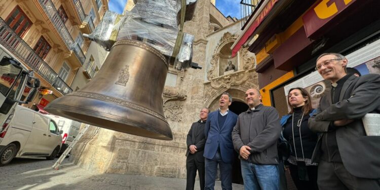 Subida de las campanas de Santa Catalina