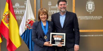 Homenaje de Alicante a la cocinera María José San Román