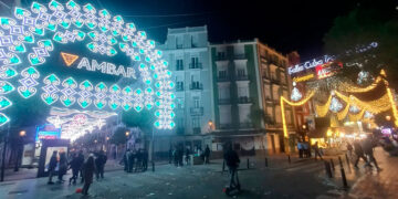 Calles iluminadas de Russafa en Fallas