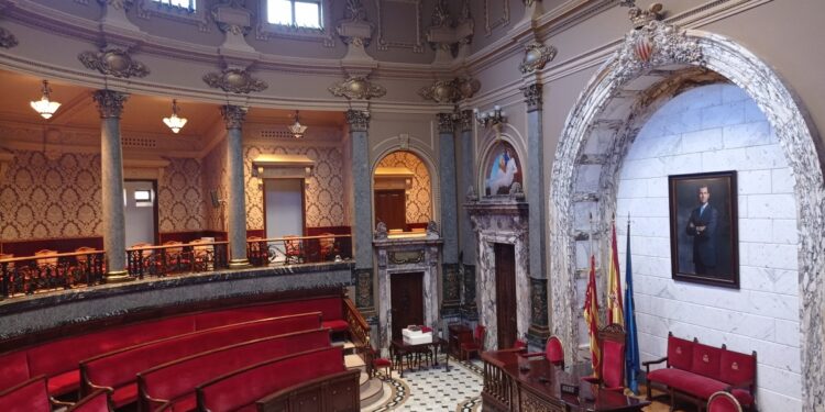 El hemiciclo del Ayuntamiento de Valencia, ya restaurado