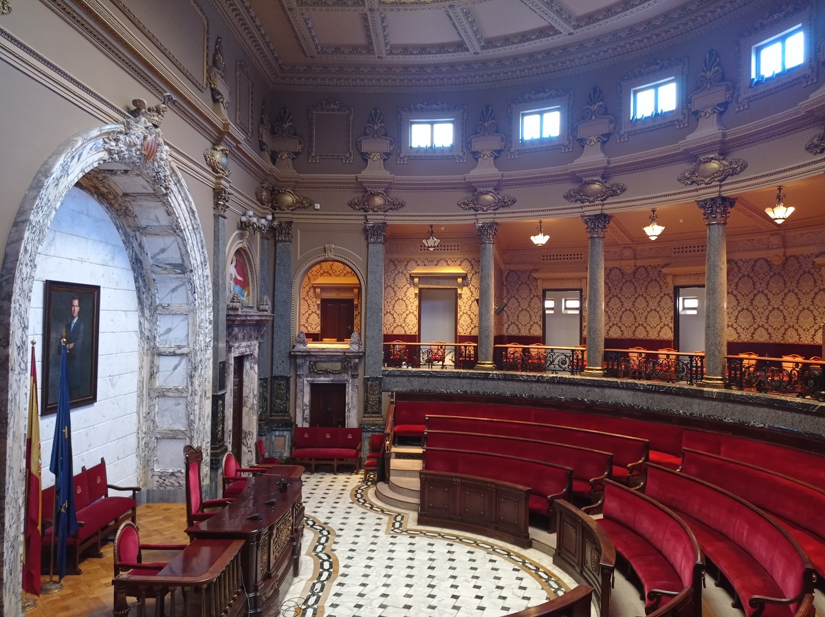 El hemiciclo del Ayuntamiento de Valencia, ya restaurado