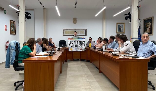 El pleno de Montserrat aprueba una moción contra la central fotovoltaica Torrentenergy1