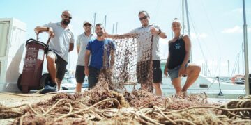 Retirada de redes y restos de pesca del fondo marino en el Parque Natural de la Serra Gelada