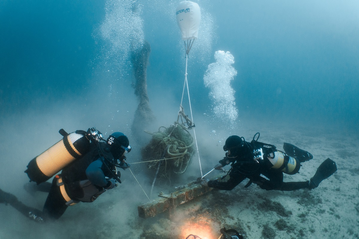 Retirada de redes y restos de pesca del fondo marino en el Parque Natural de la Serra Gelada