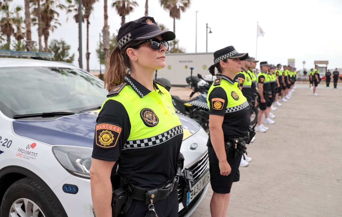 Catalá presenta el dispositivo de seguridad y salvamento de las playas de Valencia para 2024