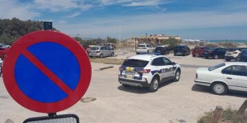 Señal de prohibido aparcar por la noche en la Devesa