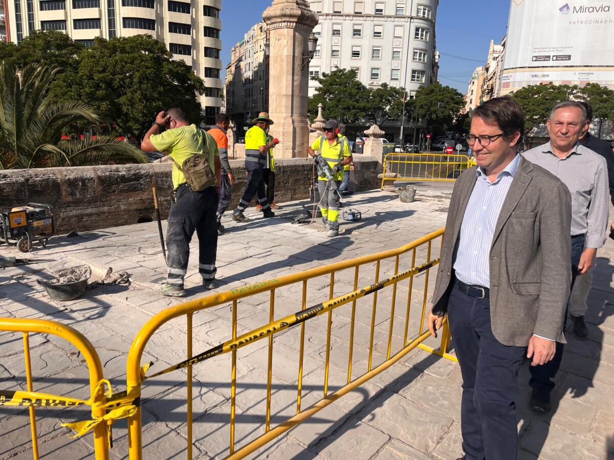 Juan Giner visita las obras en el Puente del Mar de Valencia