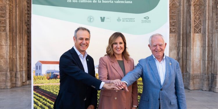 Presentación del proyecto de Global Omnium para compensar la huella de Carbono de la Climate Week en la huerta de Valencia