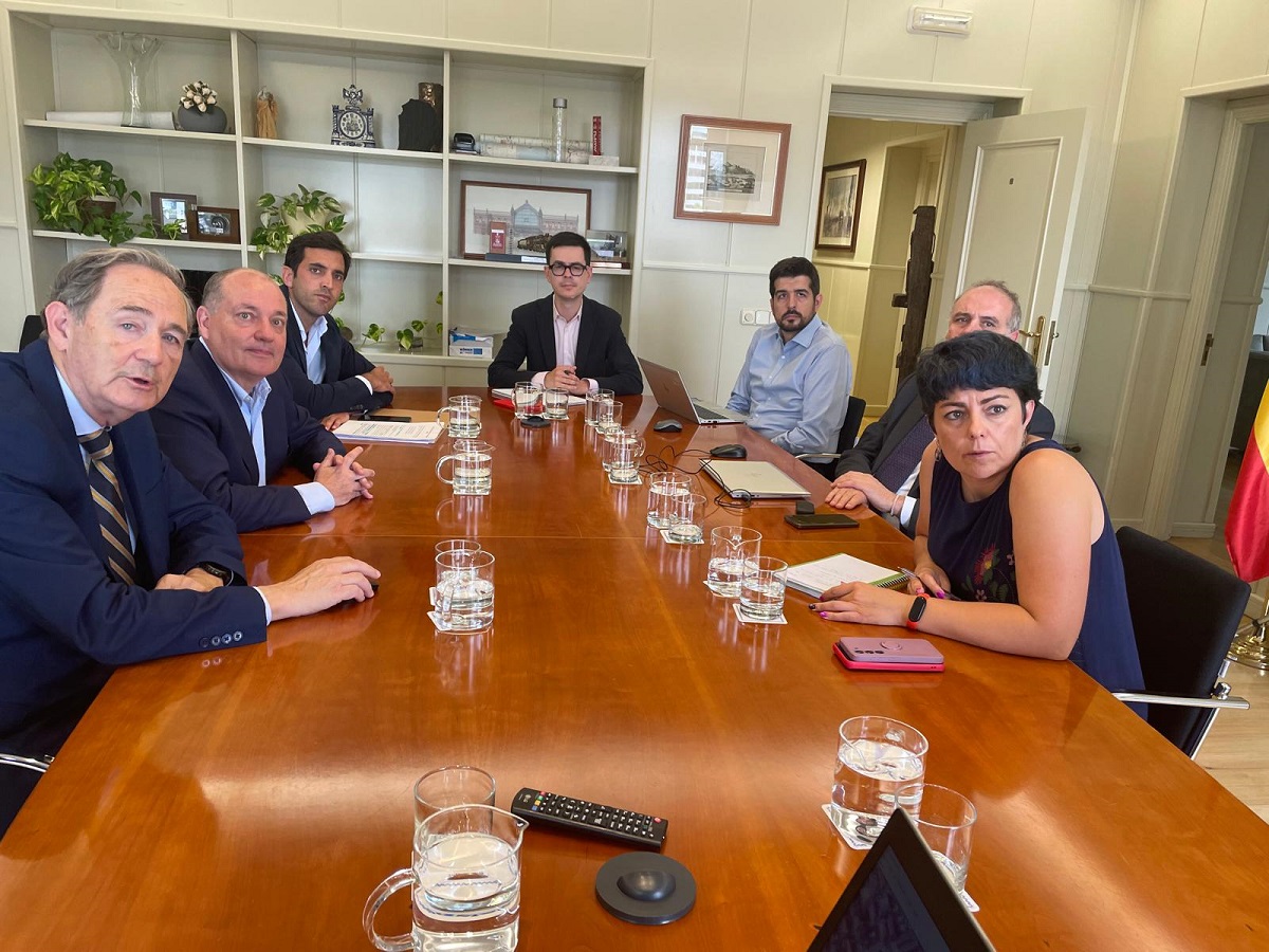 Reunión sobre las vías de Serreria en el Ministerio de Transportes