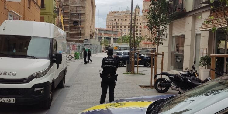 Tres calles acordonadas por la Policía Local de Valencia