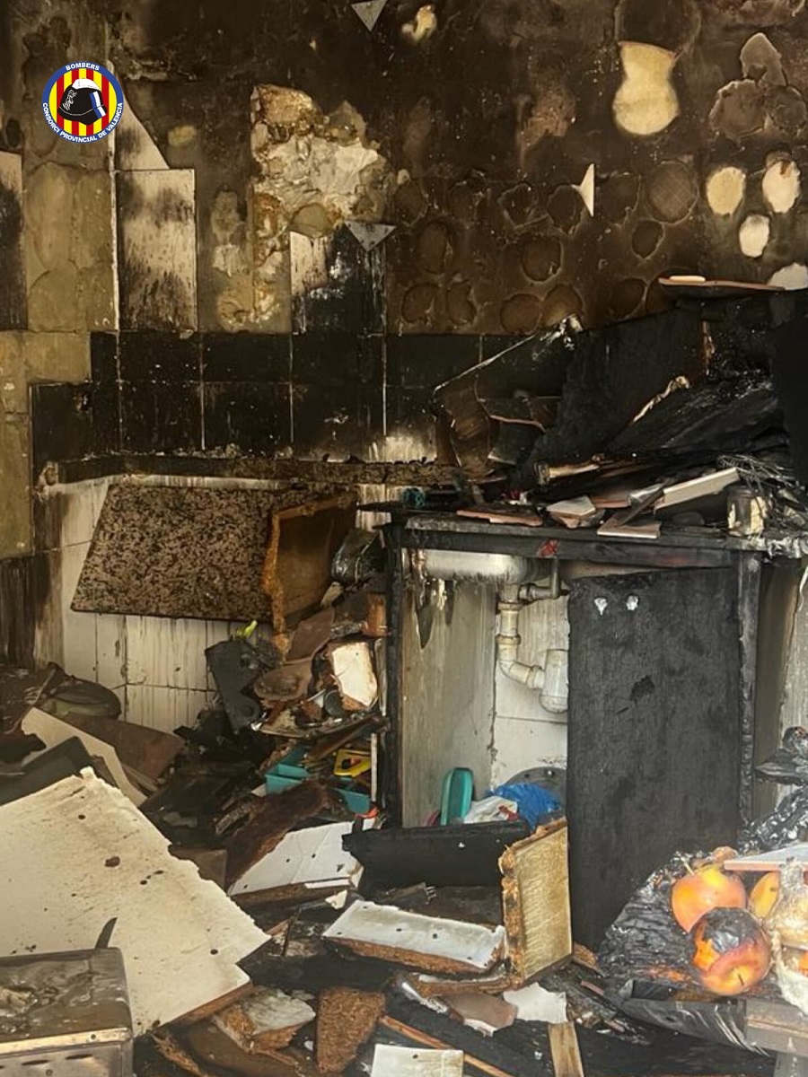 Incendio de una vivienda en Las Casas de Utiel