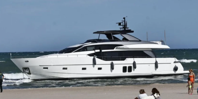 yate encallado pinedo