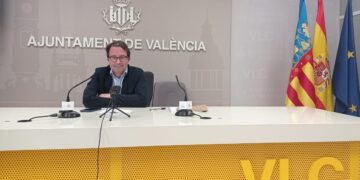 El Concejal Juan Giner da cuenta de la moción aprobada sobre la licencia al Valencia CF para las obras del nuevo Mestalla