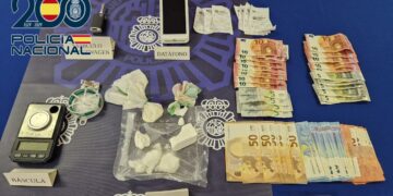 Droga, dinero y objetos incautados en la operación policial de L'Alqueria de la Comtessa