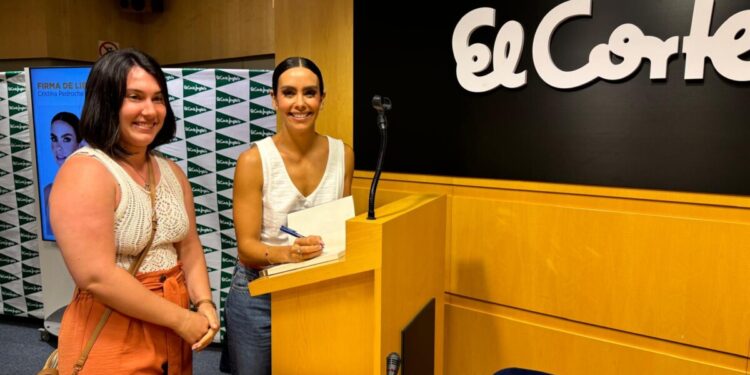 CRISTINA PEDROCHE FIRMA